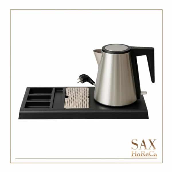 Čaj i kafa bilo kada, bez zvanja room service – 1.2L vode proključa za oko 5 do 7 minuta, voda za šolju čaja ili kafe (250-300 ml) je spremna još brže, za oko 2 do 3 minuta. Voda ne može da iskipi i ketler se sam isključuje kada se zagreje pa gosti mogu da planiraju svoj dan i uživaju u drugim aktivnostima umesto nadgledanja ketlera.